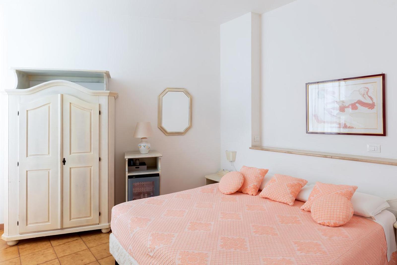 Hotel Su Barchile Орозеи Екстериор снимка